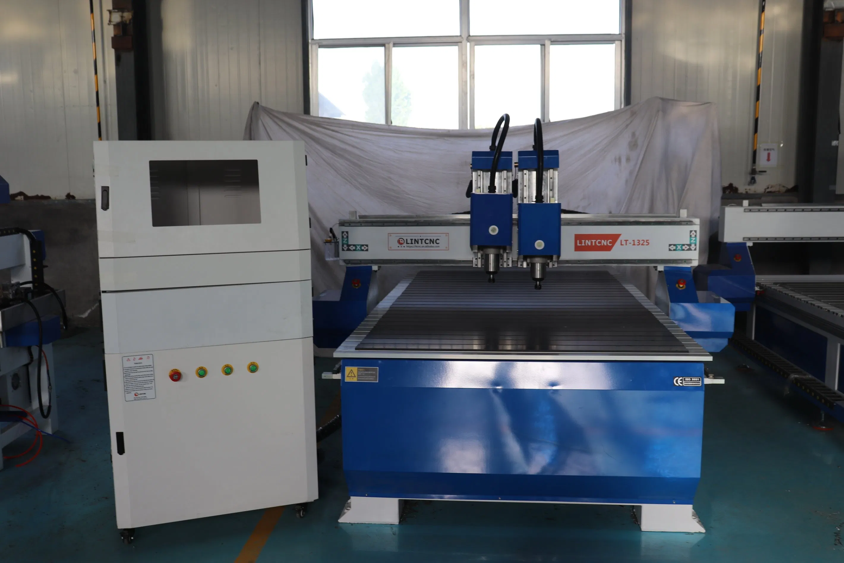 1218 1224 1325 2030 2040 Multi or Two Head 4.5kw 3.0kw Spindle Vacuum Table CNC Wood Engraving Carving Milling Machine Router for Sale Furniture Door Metal