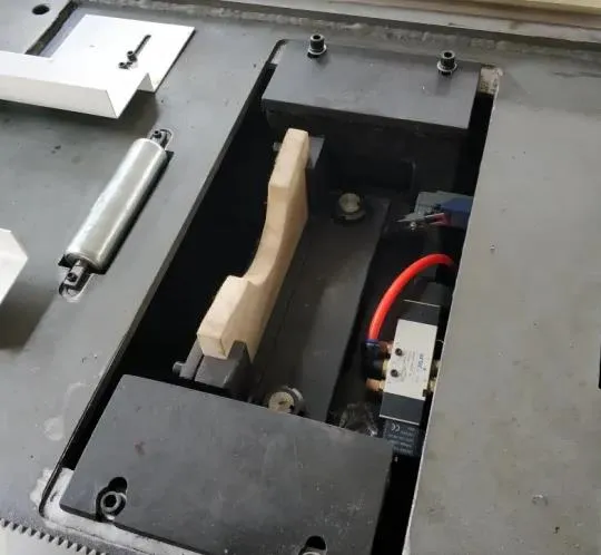 Acme Lt-6020e 1000W 6m 9m 12m Steel CNC Metal Tube Pipe Fiber Laser Cutting Machine