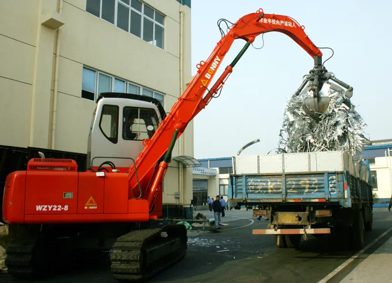 Bonny 22 Ton Hydraulic Material Handling Machine Handler on Track for Scrap and Waste Recycling