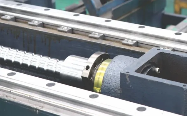 Gooda Vertical Machining Center for Machinery Parts with Competitive Prcie (GD-V8)