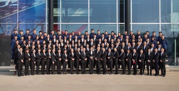 High Precision Fiber Laser Cutting Machine Full-Enclosed with Double Workbench for Metal