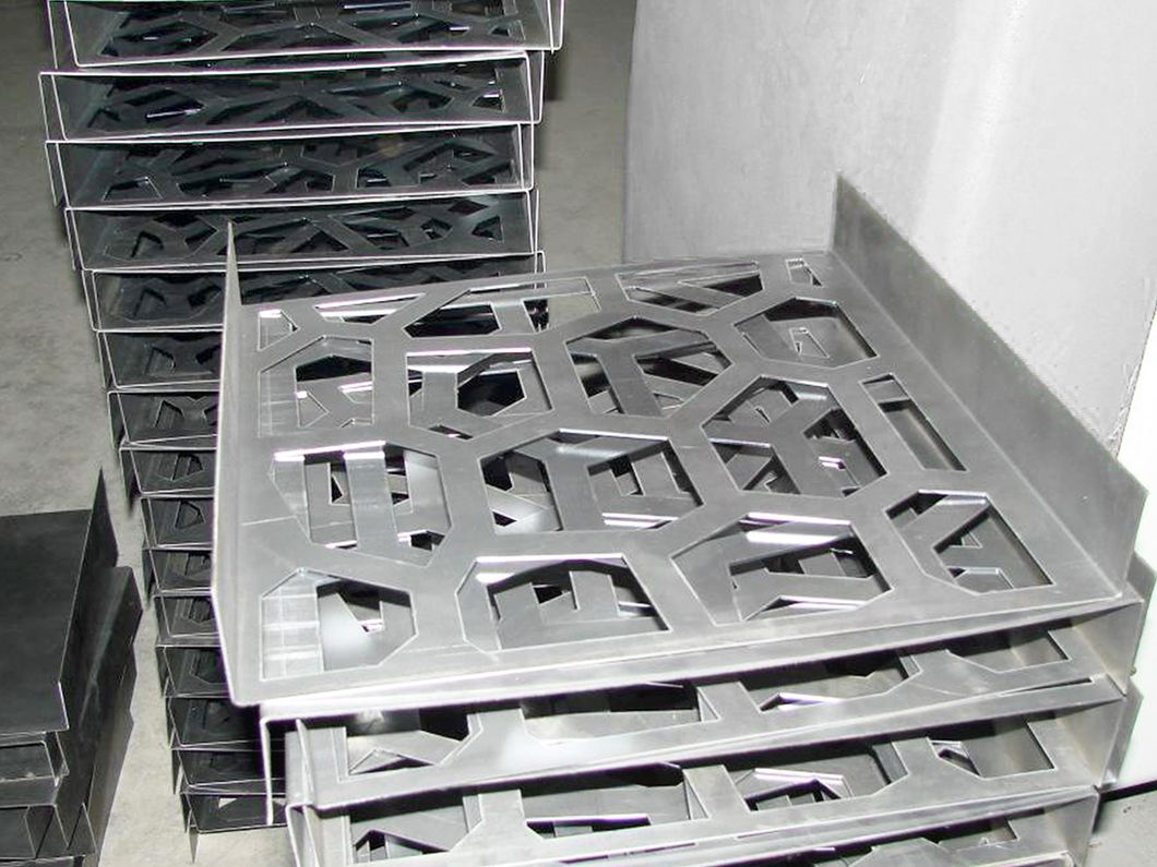 Jinan 4000W Automatic High Power Autofocus Laser Head Enclosed Fiber Laser Cutting Machine with Exchange Table