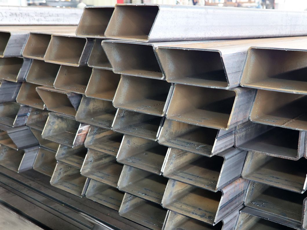 Jinan 4000W Automatic High Power Autofocus Laser Head Enclosed Fiber Laser Cutting Machine with Exchange Table