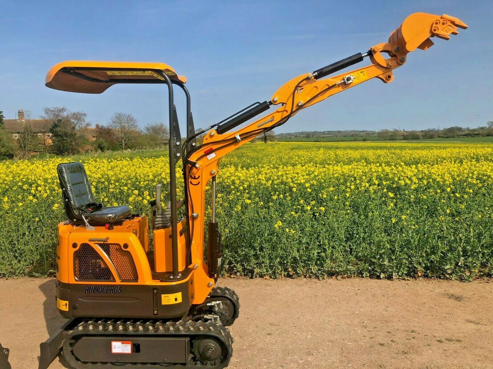 Rhinoceros Xiniu Xn08 0.8 Ton Mini Excavator with Accessory