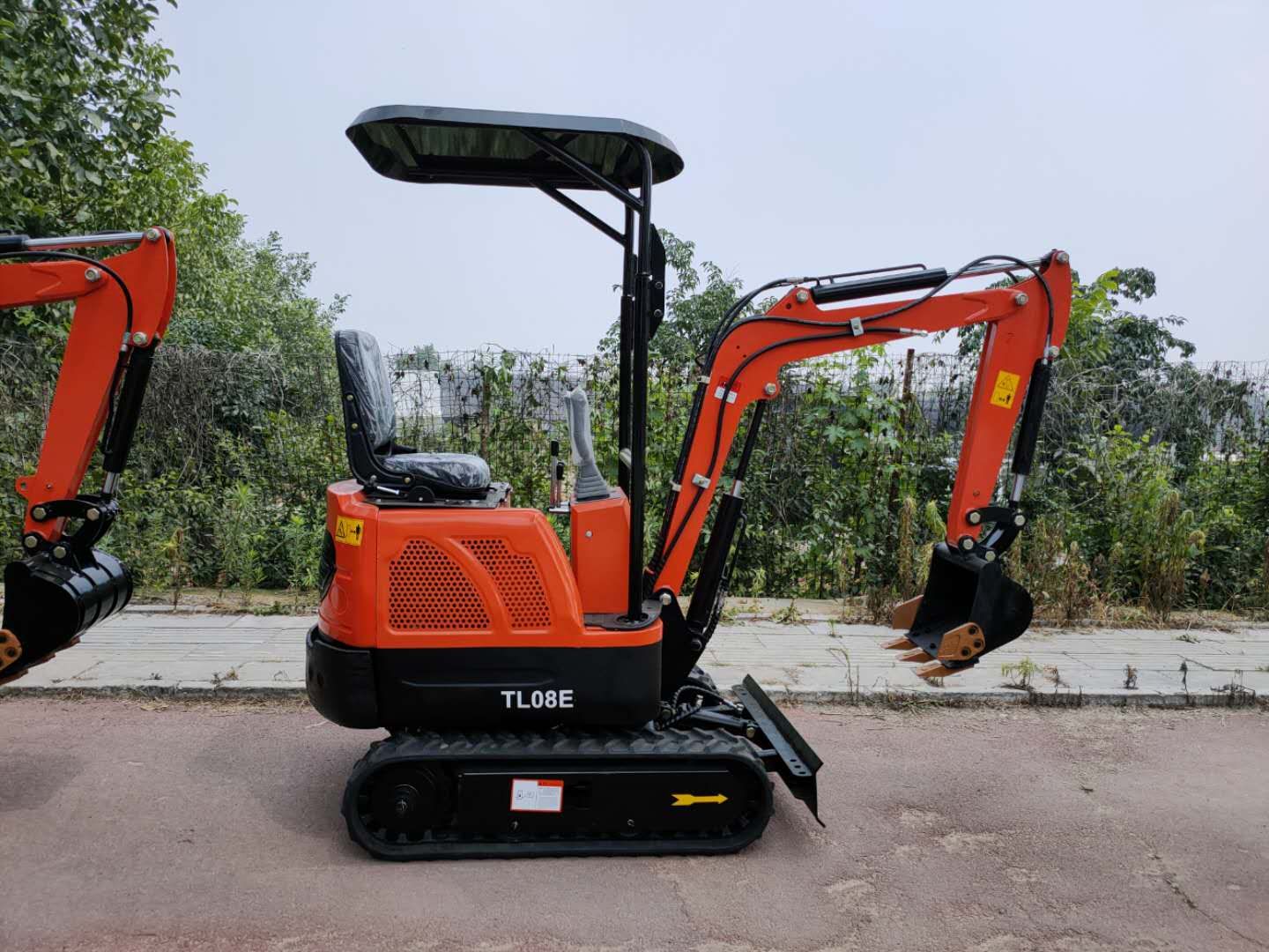 Titan Post Hole Color Mirco Ce Certificated Hydraulic Engine Crawler Garden Quick Coupler Excavator with Pallet Forks