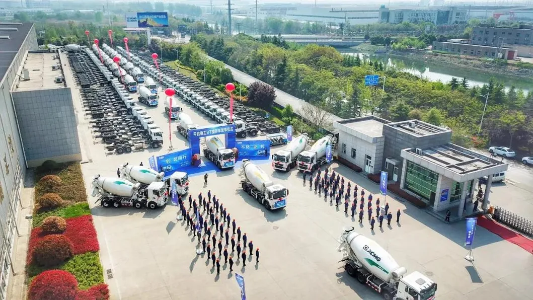 XCMG Official 4cbm/4m3 Mini Self Loading Mobile Concrete Mixer Truck Slm4 for Sale