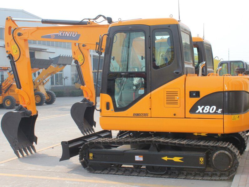 Xiniu Hot Sale 0.8 Ton 1 Ton 1.2 Ton 1.6 Ton 1.8 Ton 2 Ton Mini Crawler Excavator